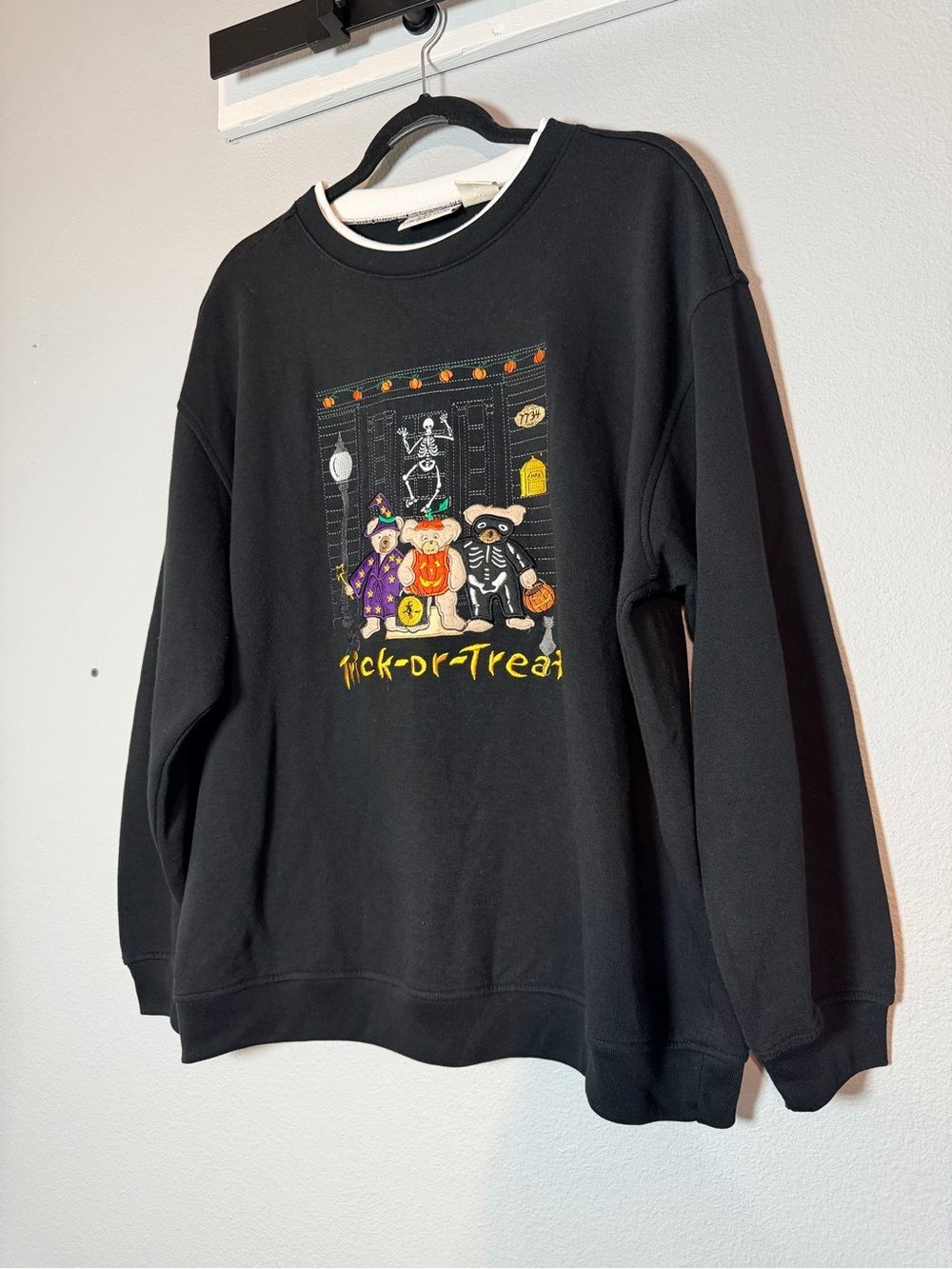 Vintage Basic Editions Halloween Embroidered Bear Sweatshirt Size 1X Black - Picture 3 of 6